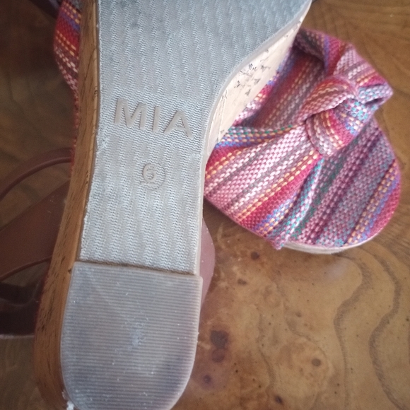 Mia Lady Wedge Sandal - Picture 4 of 5